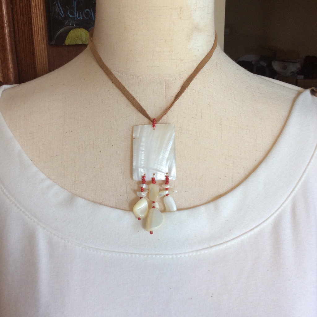 White Red Tan Necklace Preowned